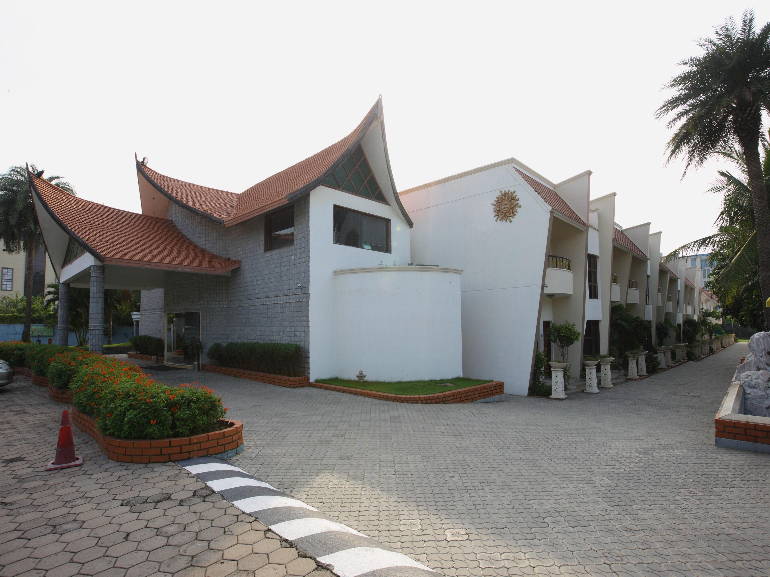 Capital O 6229 Ilara Hotels And Resorts Siruseri Экстерьер фото
