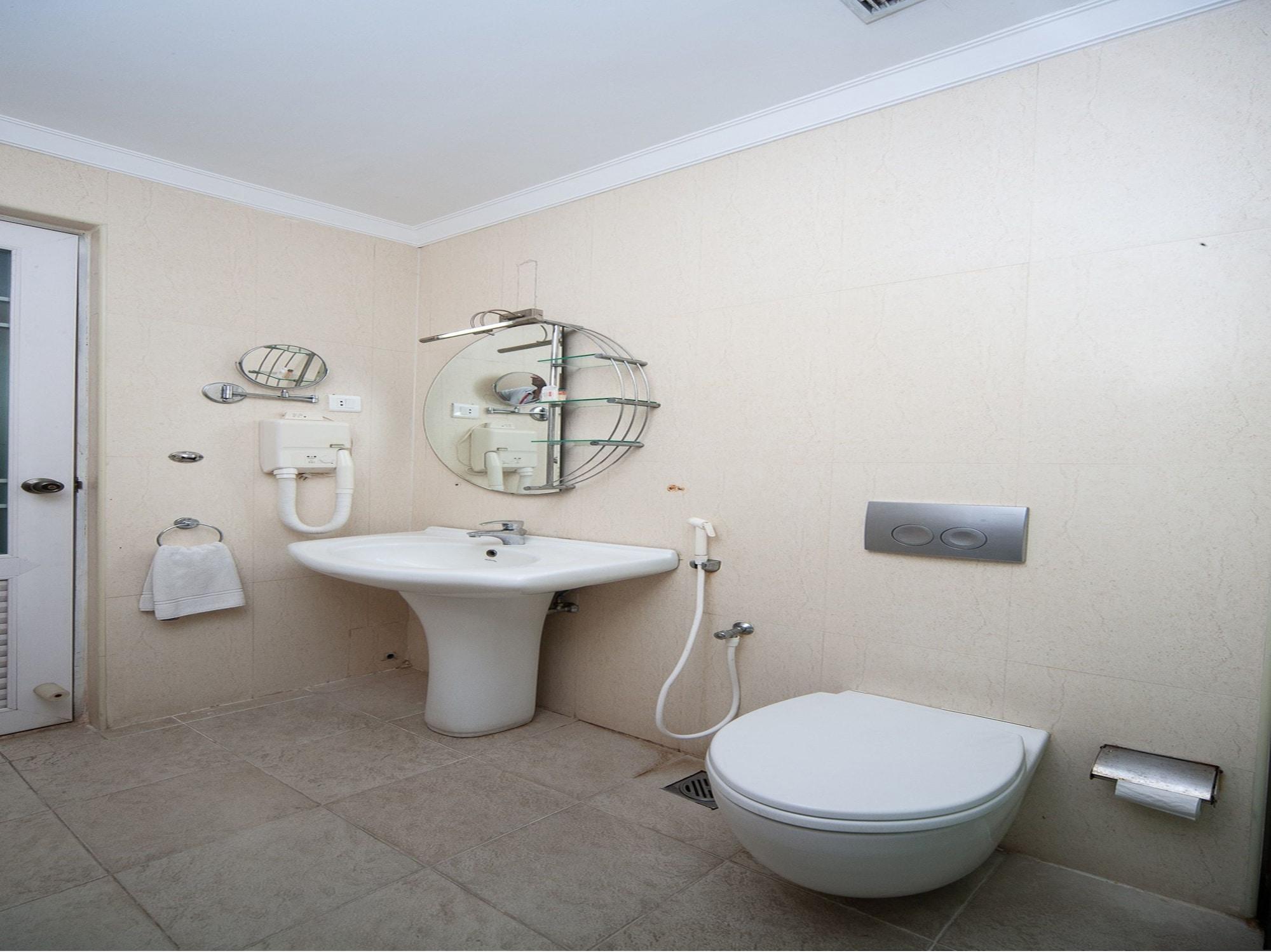 Capital O 6229 Ilara Hotels And Resorts Siruseri Экстерьер фото