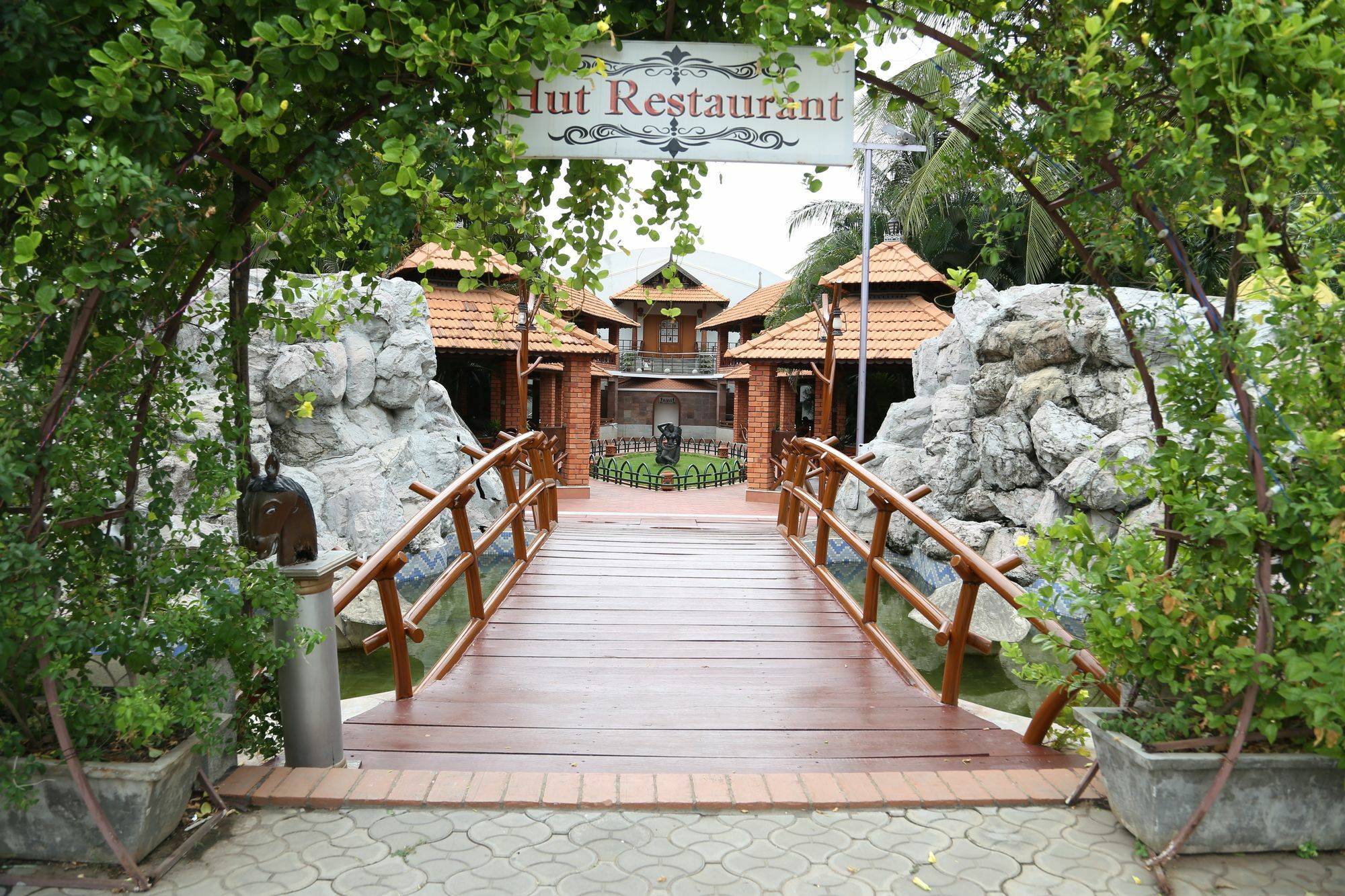 Capital O 6229 Ilara Hotels And Resorts Siruseri Экстерьер фото