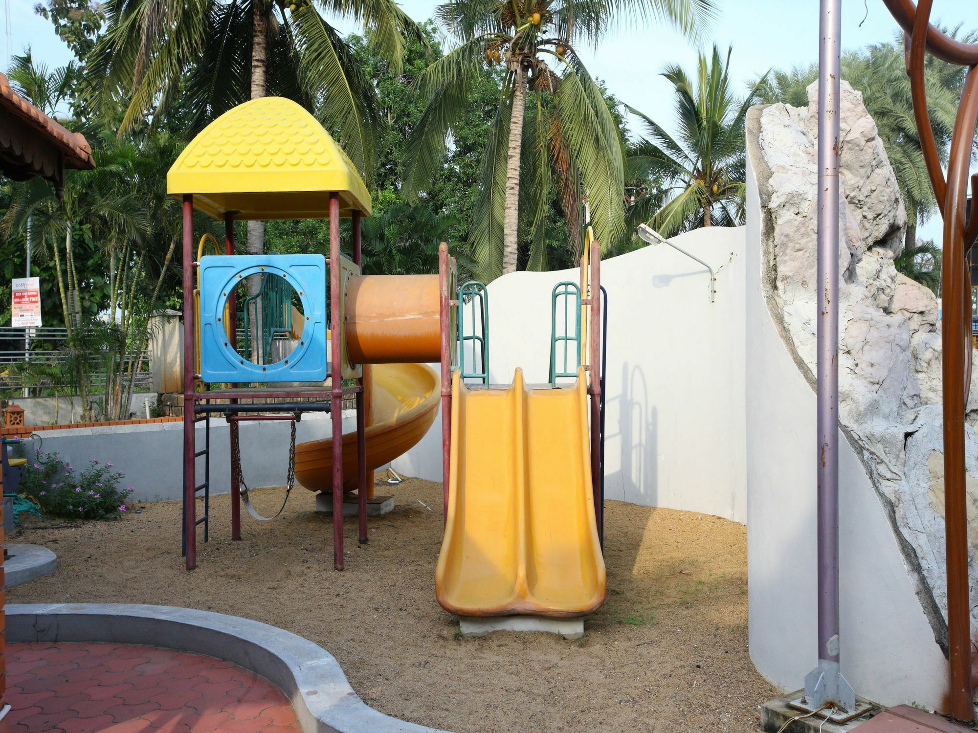 Capital O 6229 Ilara Hotels And Resorts Siruseri Экстерьер фото